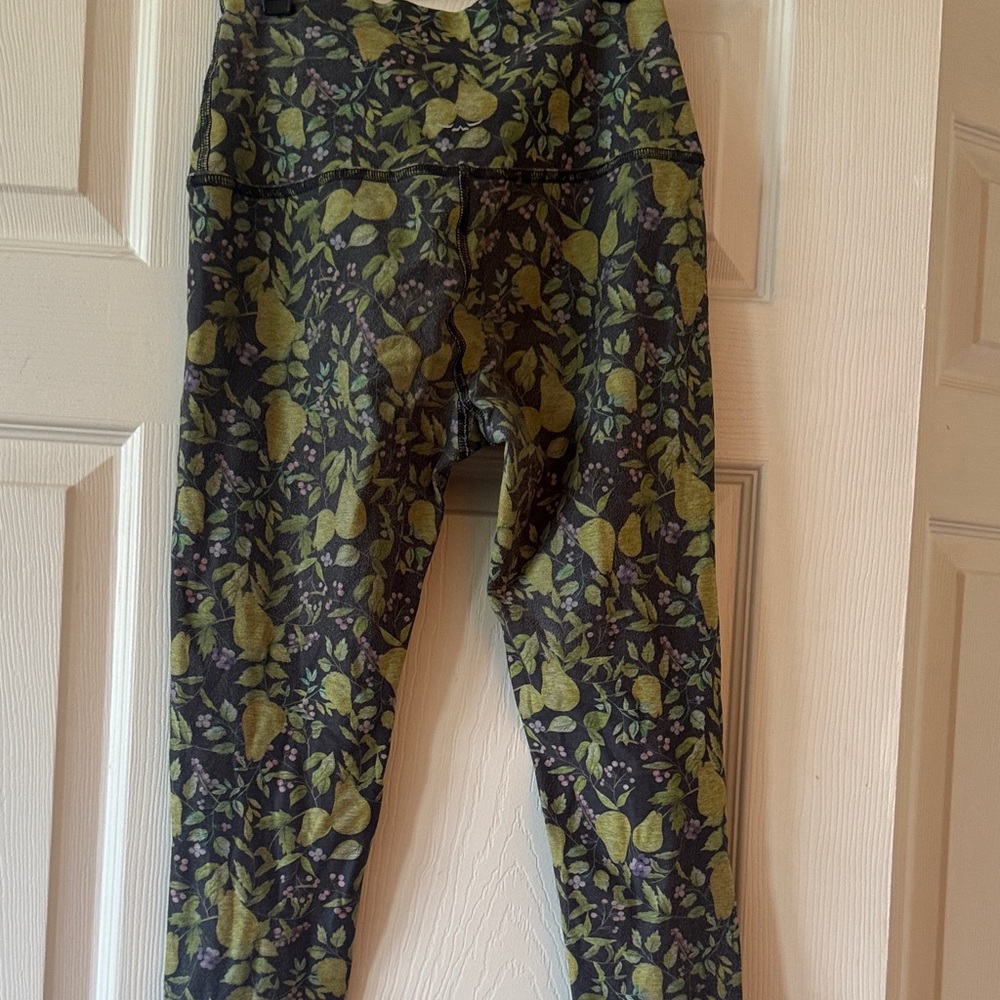 Beyond Yoga Kids Leggings in Green and Black Leaf Print